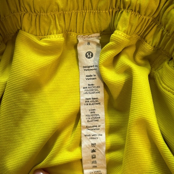 LULULEMON HOTTY HOT LR SHORT 2.5” LINED - Picture 4 of 6